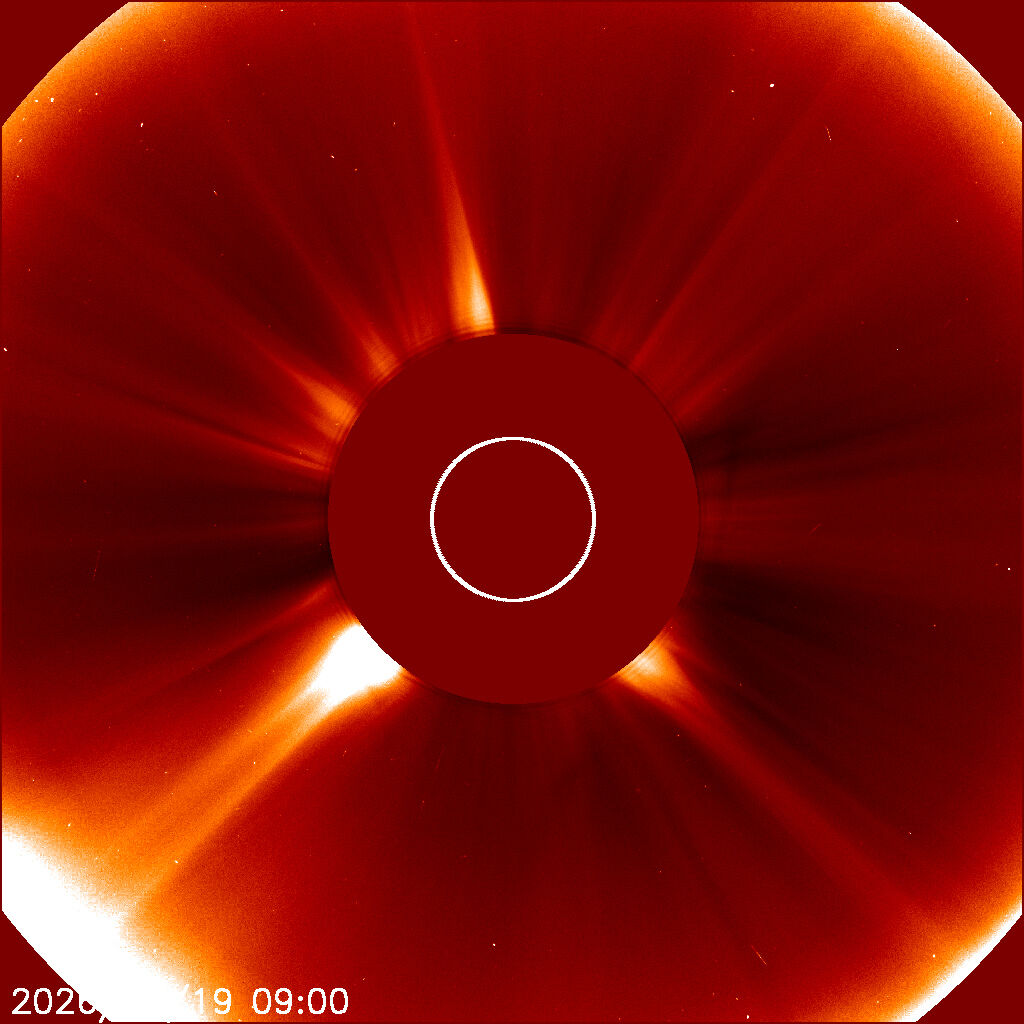 LASCO C2 — Standbild: Koronagraph nahe der Sonne — feinere Details der Korona.