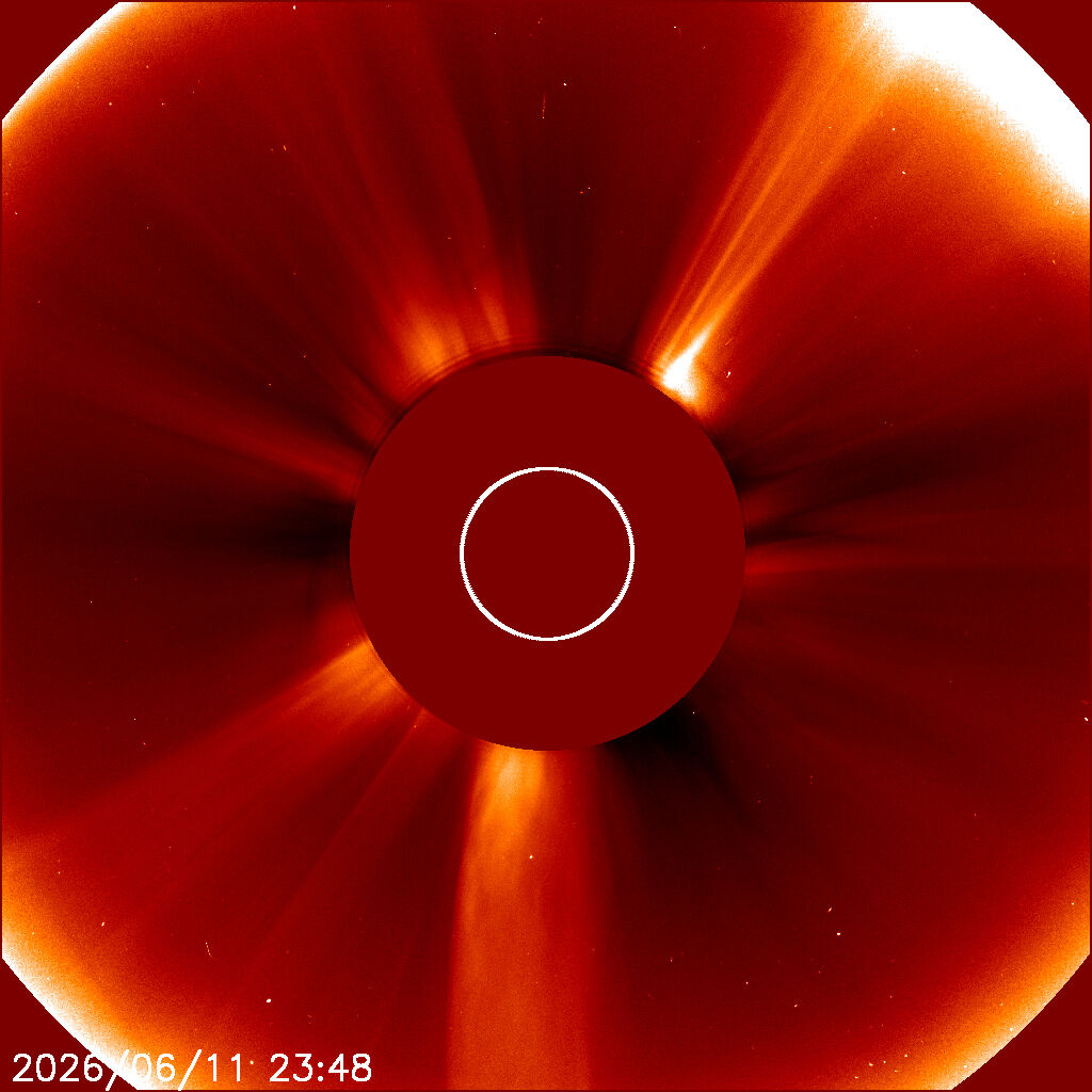 LASCO C2 — Standbild: Koronagraph nahe der Sonne — feinere Details der Korona.