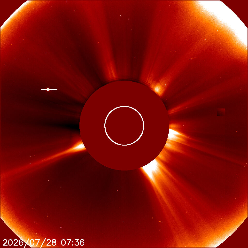 LASCO C2 — Standbild: Koronagraph nahe der Sonne — feinere Details der Korona.