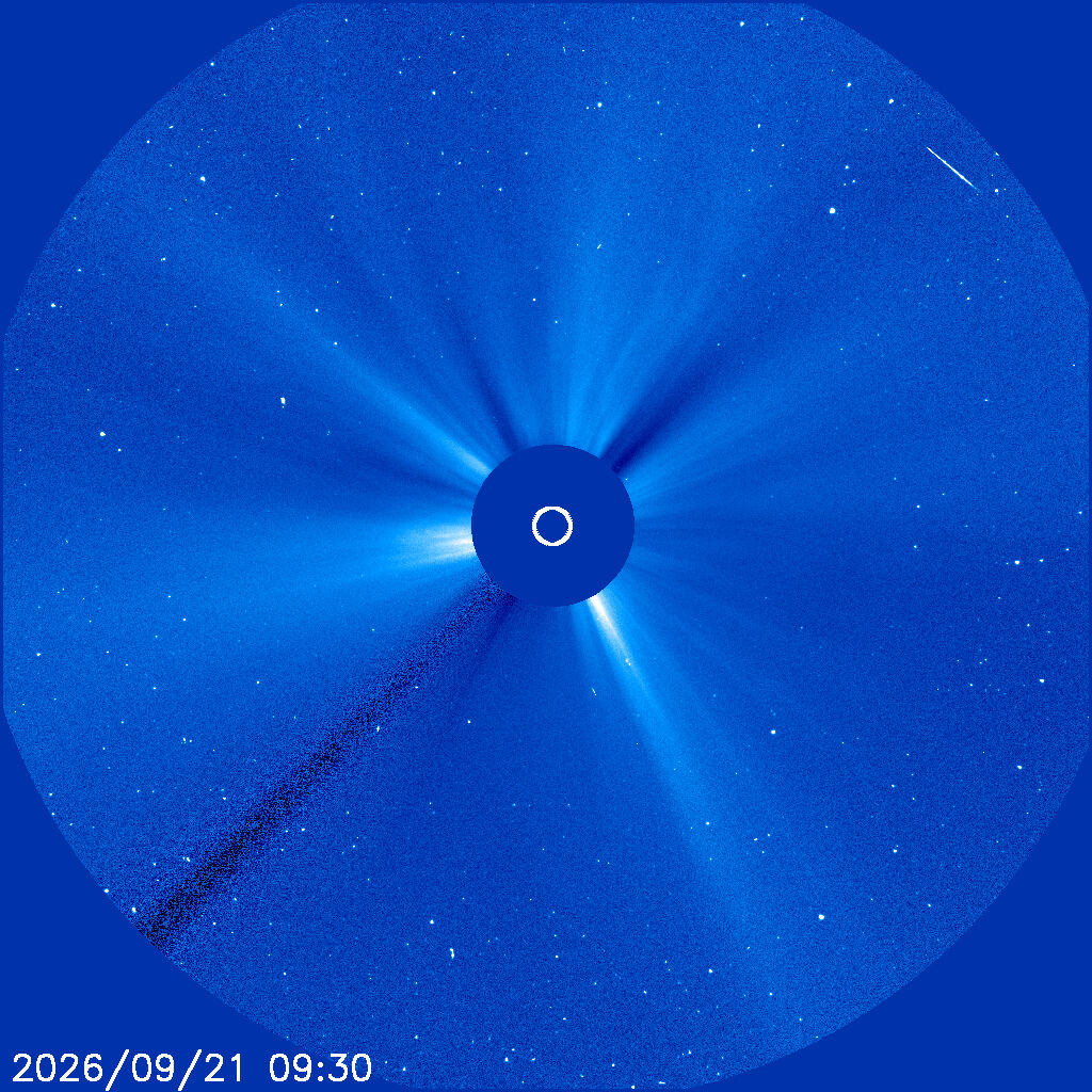 LASCO C3, Standbild: Koronagraph: die Sonne ausgeblendet, dafür CMEs in voller Bahn sichtbar.