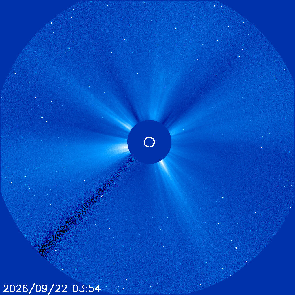 LASCO C3, Standbild: Koronagraph: die Sonne ausgeblendet, dafür CMEs in voller Bahn sichtbar.