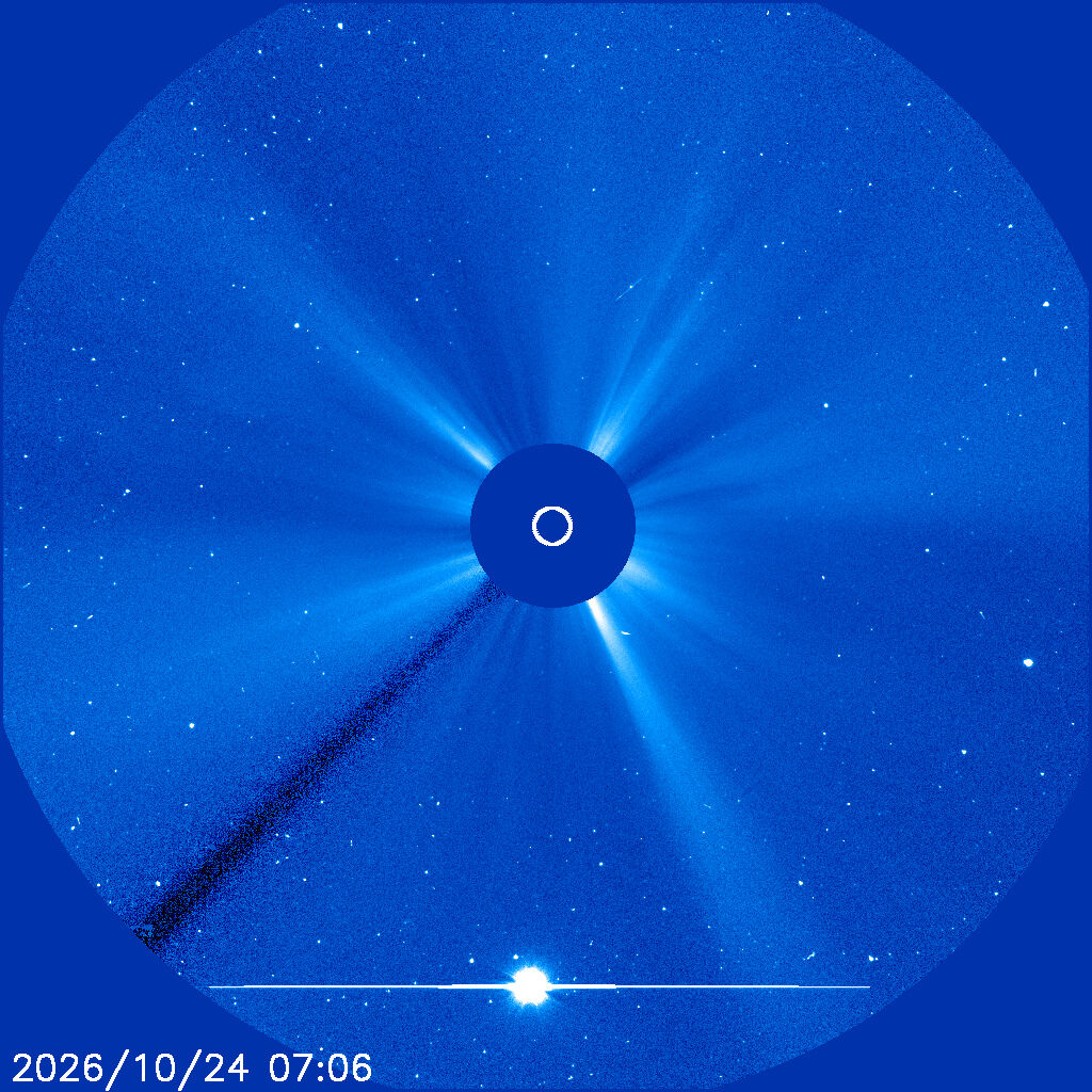 LASCO C3, Standbild: Koronagraph: die Sonne ausgeblendet, dafür CMEs in voller Bahn sichtbar.