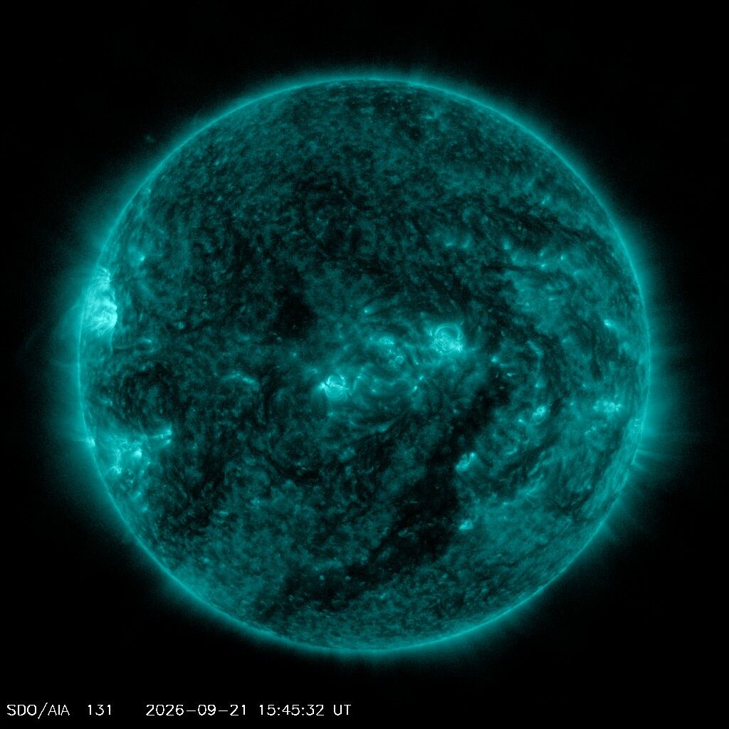 SDO 0131 Å, Standbild: Extrem heißes Plasma: Solar-Flares blitzen hier auf, bevor sie woanders sichtbar sind.