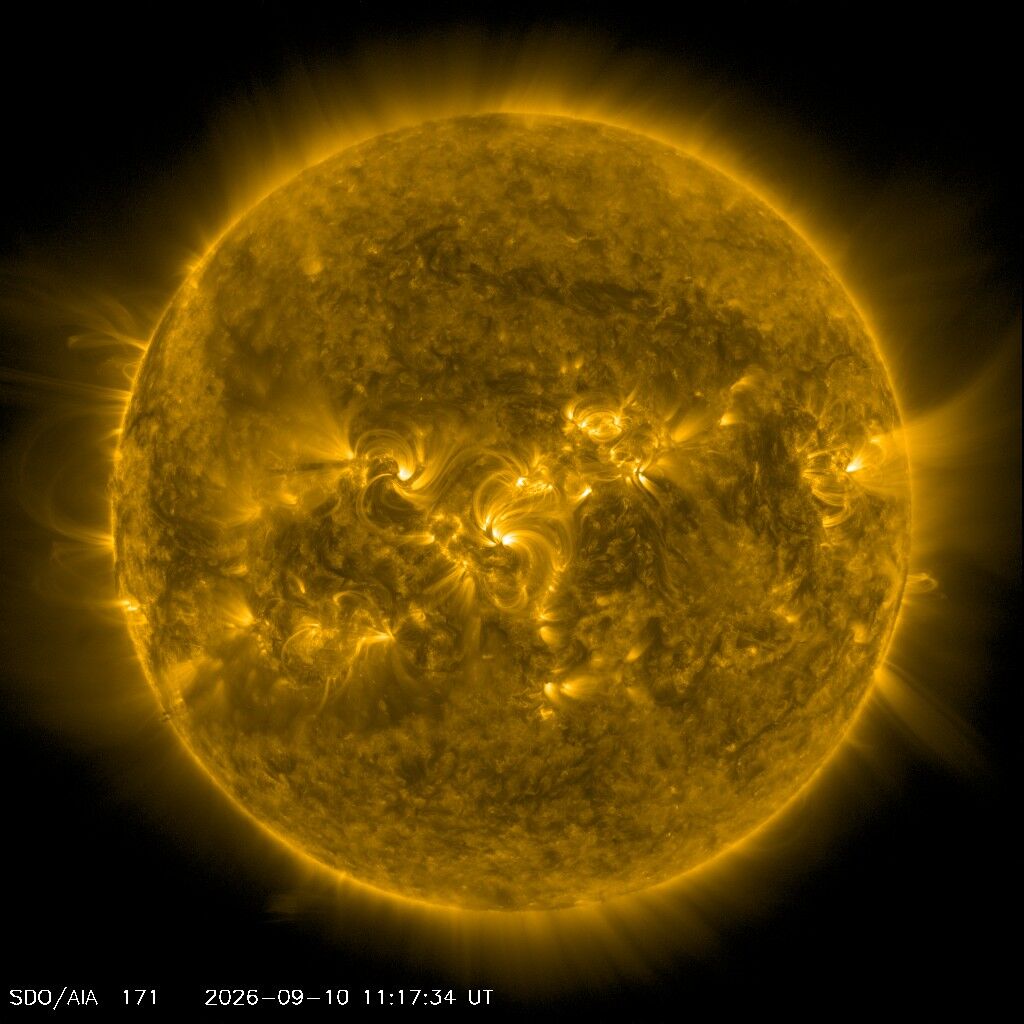 SDO HMI, Standbild: Sichtbares Licht + Magnetogramm: Dunkle Sonnenflecken sind aktive Regionen.