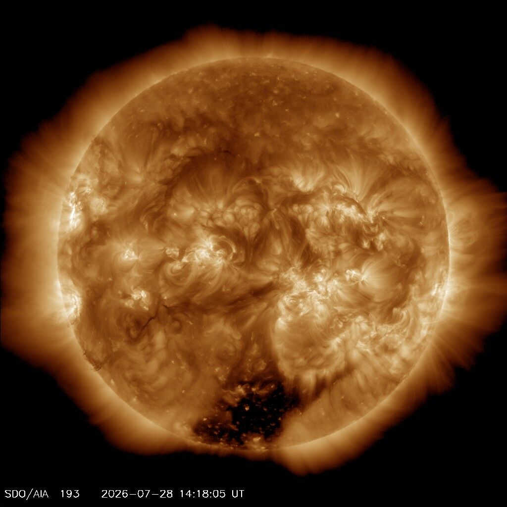 SDO 0193 Å — Standbild: Heiße Korona im extremen UV — Sonnenflecken-Regionen leuchten am stärksten.