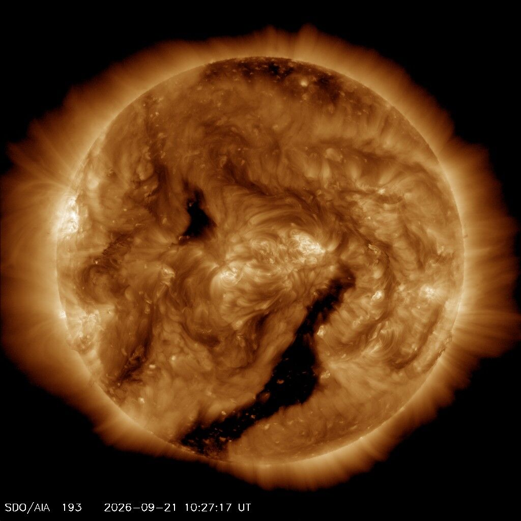 SDO 0193 Å, Standbild: Heiße Korona im extremen UV: Sonnenflecken-Regionen leuchten am stärksten.