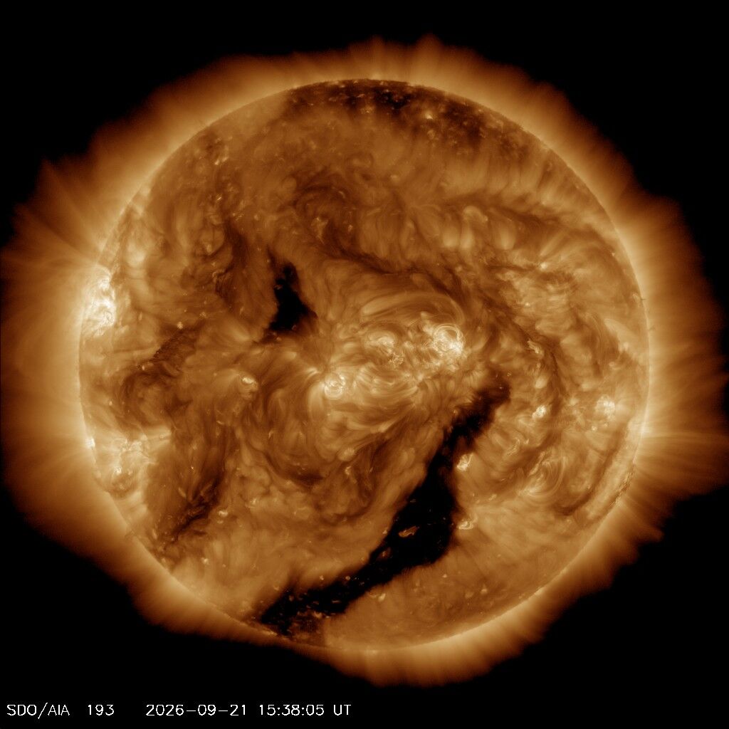 SDO 0193 Å, Standbild: Heiße Korona im extremen UV: Sonnenflecken-Regionen leuchten am stärksten.